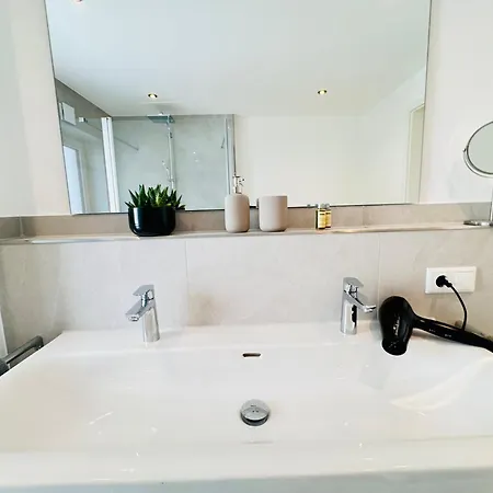 Modern-neu-nespresso-balkon-parkplatz Apartament Augsburg