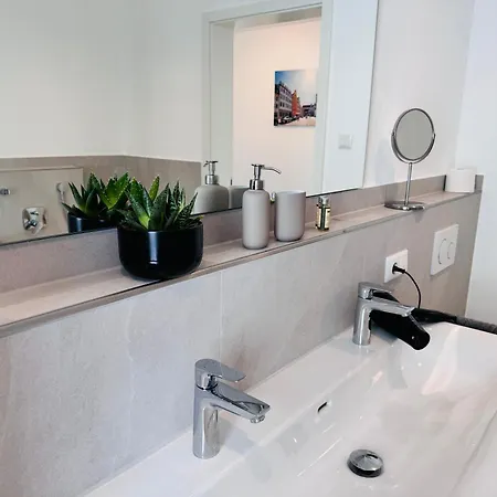 Modern-neu-nespresso-balkon-parkplatz Appartement
