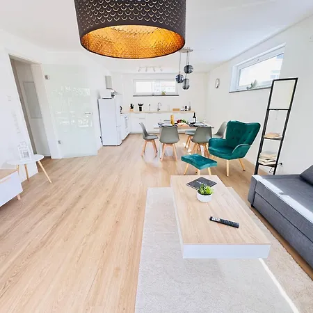 Apartament Modern-neu-nespresso-balkon-parkplatz *