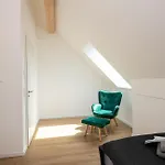 Modern-neu-nespresso-balkon-parkplatz Apartment *