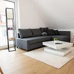 Apartment Modern-neu-nespresso-balkon-parkplatz