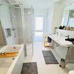 Modern-neu-nespresso-balkon-parkplatz * Augsburg