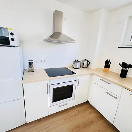 Modern-neu-nespresso-balkon-parkplatz