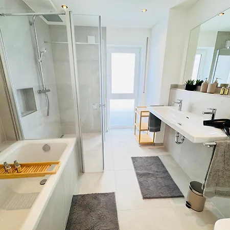 Modern-neu-nespresso-balkon-parkplatz * Augsburgo