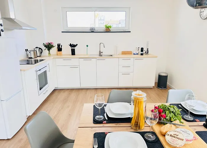 Modern-neu-nespresso-balkon-parkplatz Διαμέρισμα *